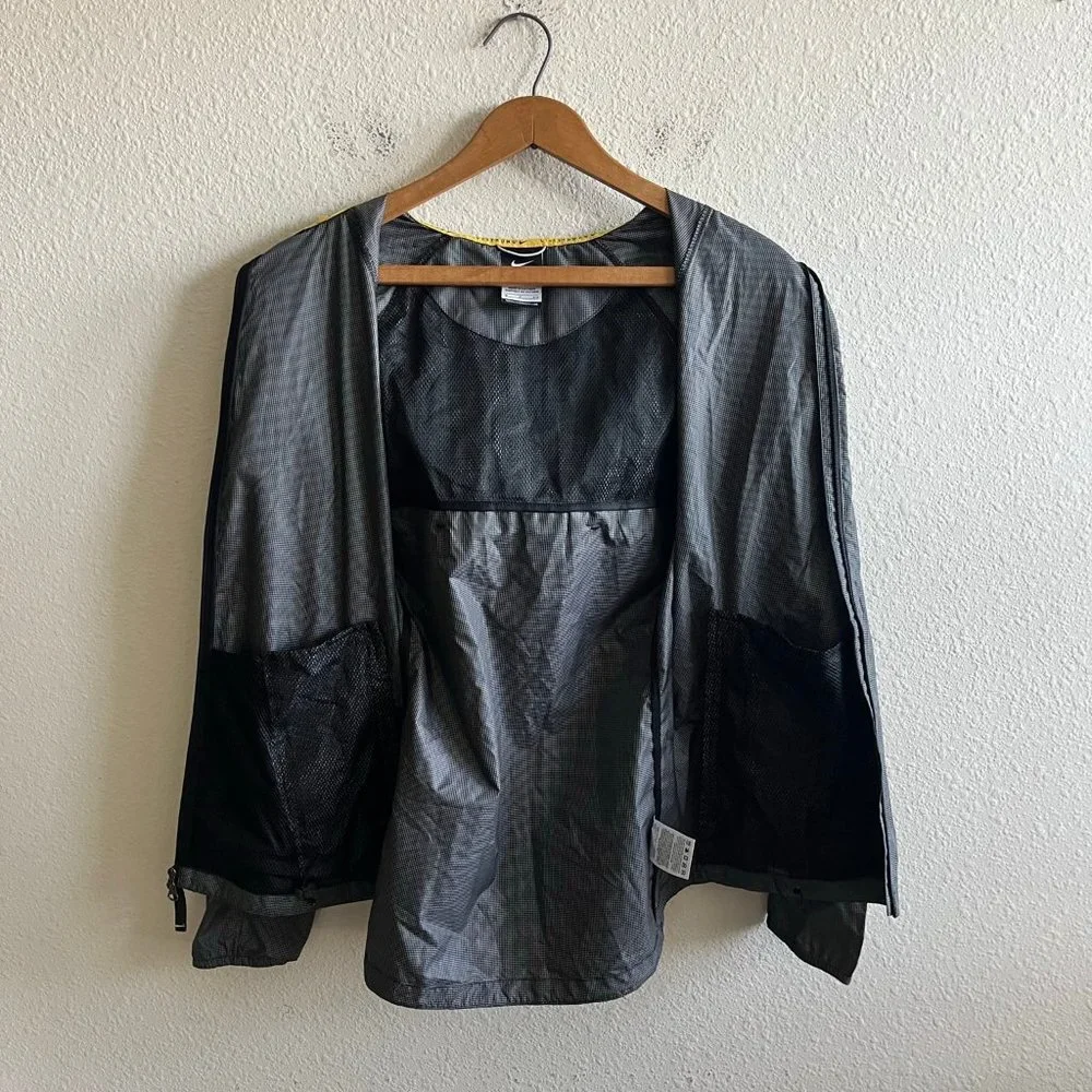 Nike Women's Livestrong Black Lightweight Hoodie Jacket Size S Style 467934-010